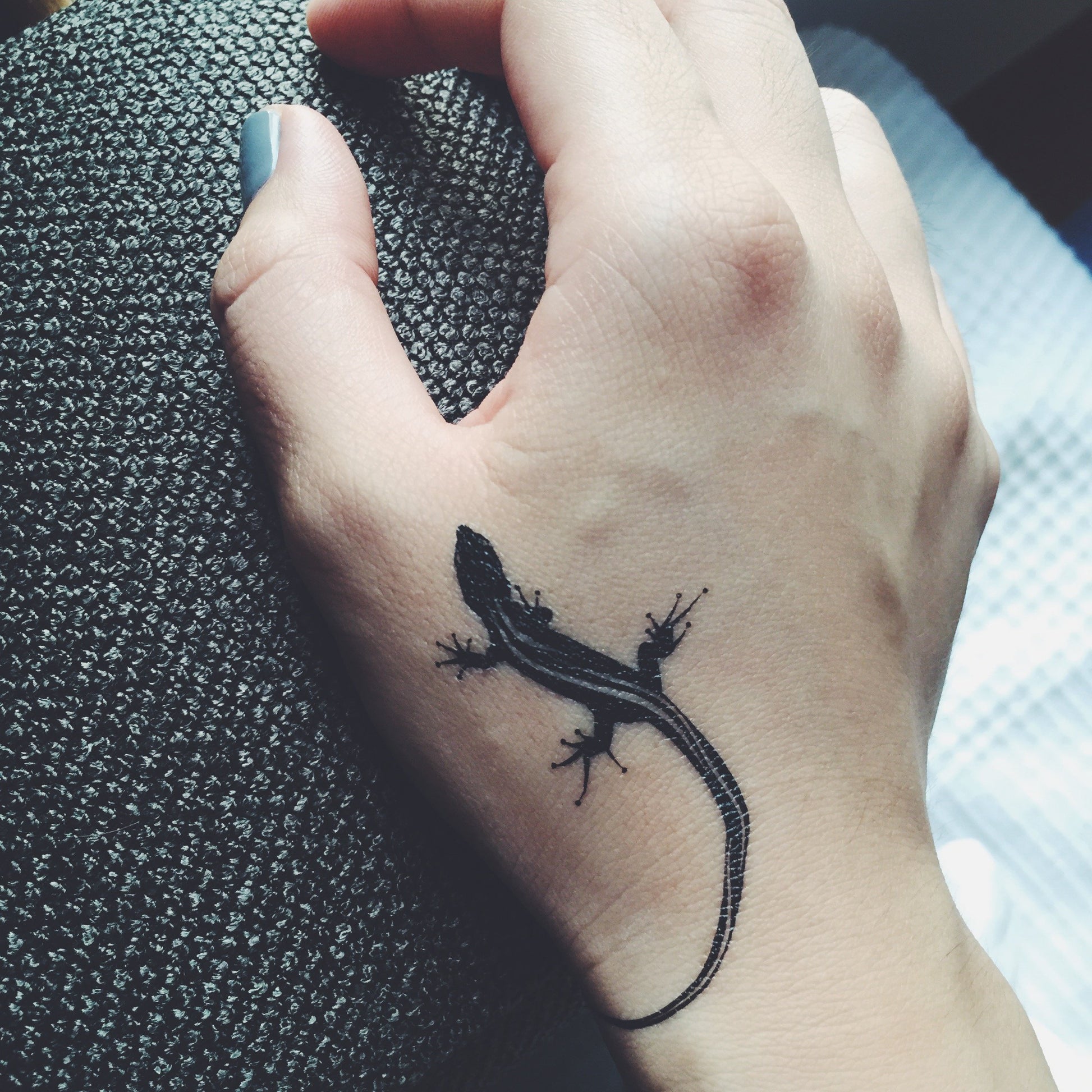 fake small iguana lizard salamander animal temporary tattoo sticker design idea on wrist
